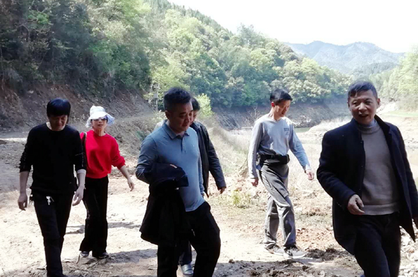 局长胡胜春一行调研黄金河湿地公园建设情况