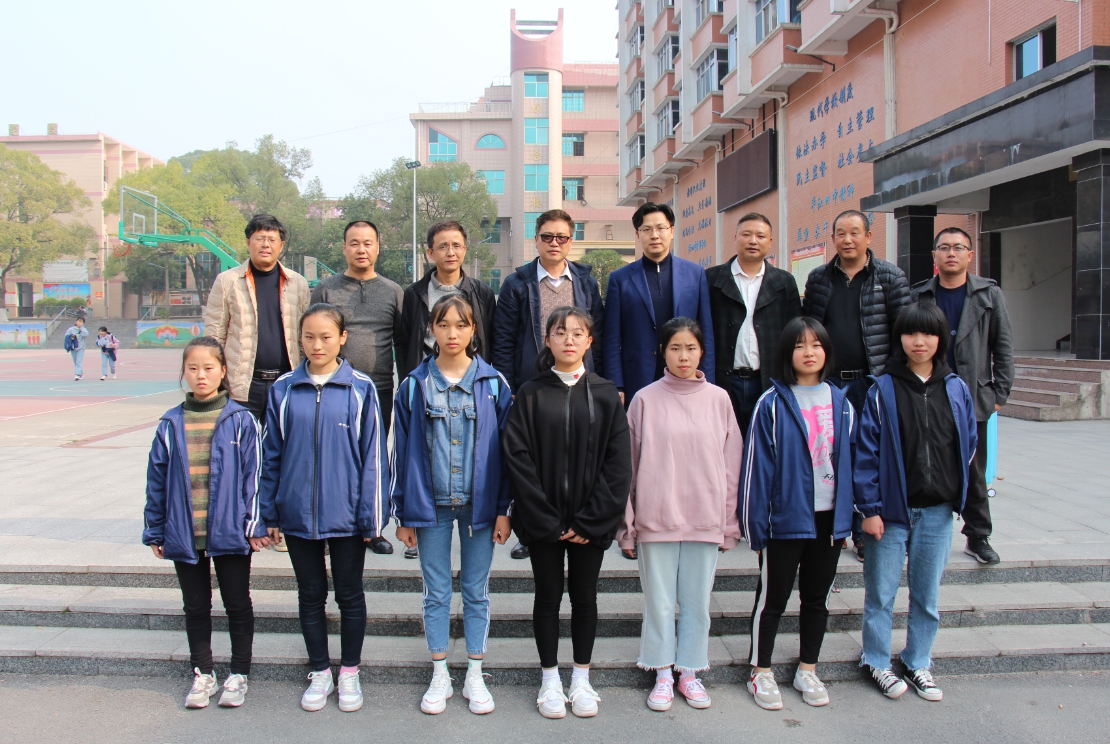 平江四中踏访寒门学子助力教育扶贫